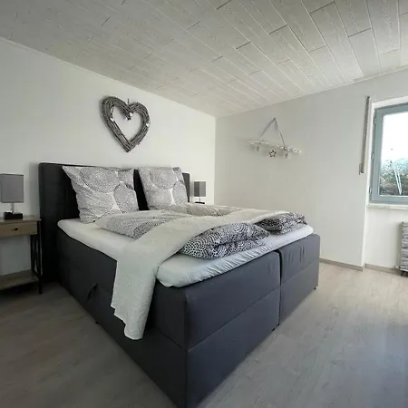Apartment Moselgarten Zentral Gruen Direkt An Der Mosel Bullay