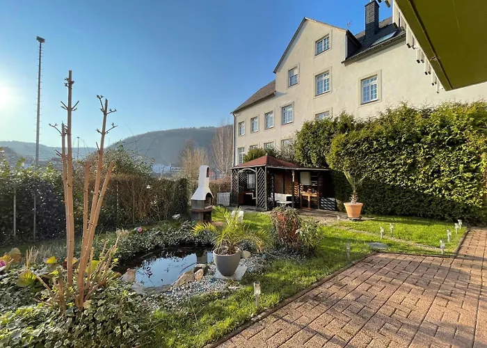 Moselgarten Zentral Grün Direkt An Der Mosel